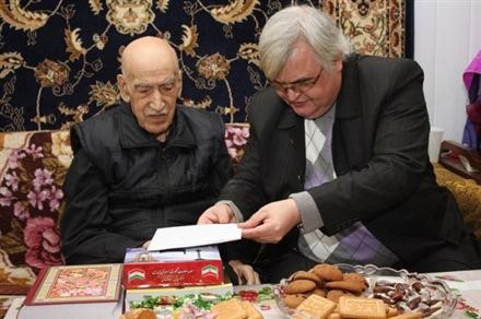 دیدار دکتر شعردوست از سه خانواده از ایرانیان قدیمی مقیم دوشنبه و حضور در منازل آنها
