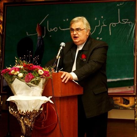 «گذری بر قاب یادها و خاطرات» «مراسم گرامیداشت روز معلم در سال گذشته»