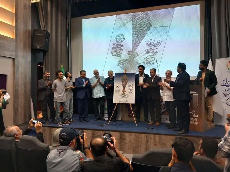 پوستر جشنواره فیلم اقوام ایرانی رونمایی شد/ کمال تبریزی: این رویداد باید ادامه‌دار باشد. (ایرنا//27تیرماه1402)