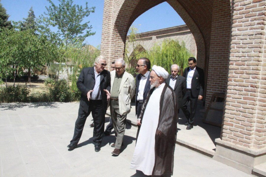 نماینده سابق مردم تبریز در مجلس شورای اسلامی عنوان کرد؛ وضعیت تاسف‌بار مقبره دوکمال در تبریز (خبرگزاری نصر98/06/02)